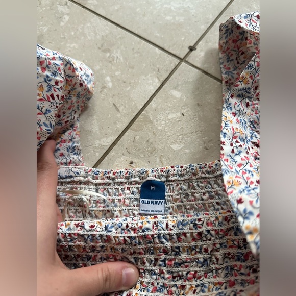 Old Navy Spring top - Picture 2 of 2